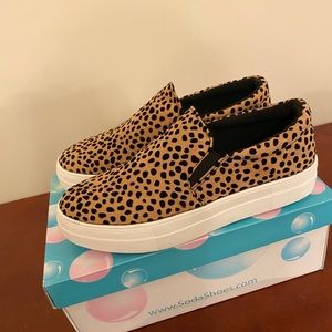 Leopard platform tennis shoes size 8 new in box